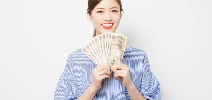 投資する女性